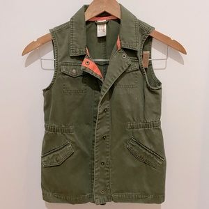 Cat & Jack Girls Army green snap button vest